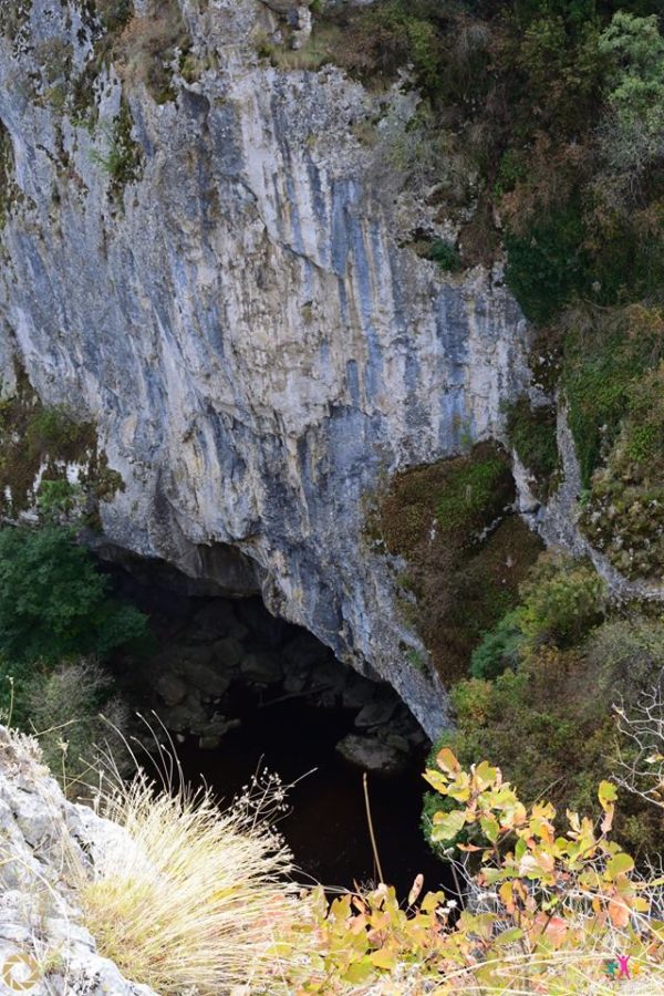 cascada-Emen-vazuta-de-sus-600x900.jpg
