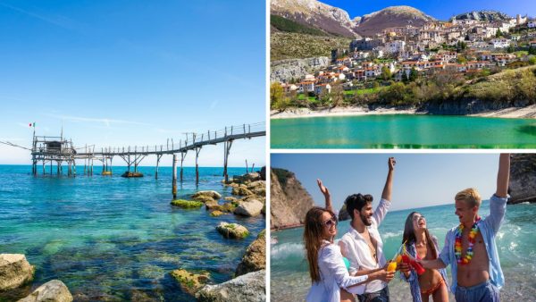 Grup de turisti pe faleza din Pescara, cu vedere spre Marea Adriatica, in timpul unei vacante in Italia.